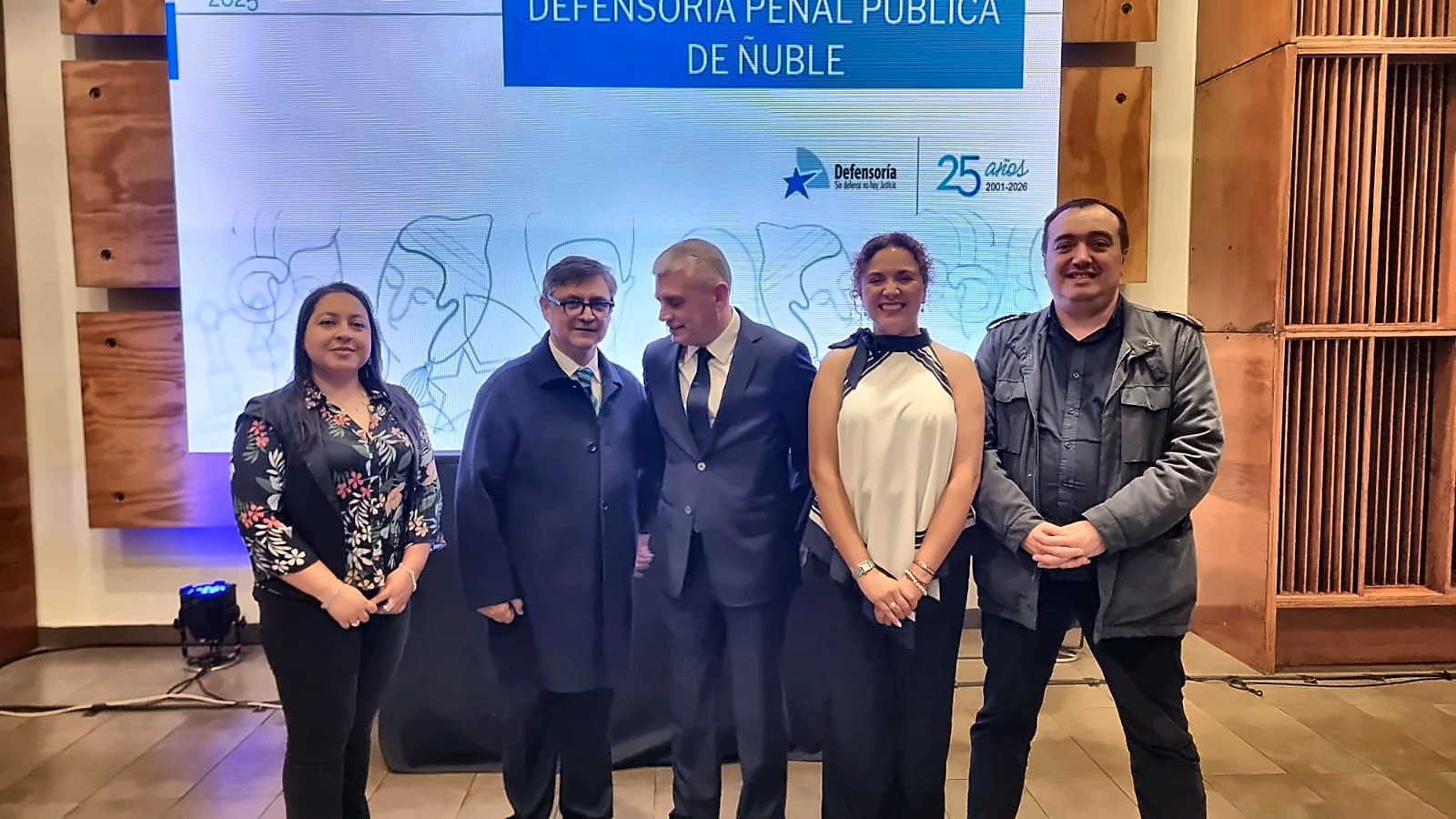 Peter Sharp junto a dirigentes y asociados de ANDFUD en la Cuenta Pública de la Defensoría de Ñuble